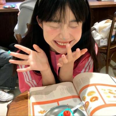 全家偷听反派心声，我负责篡改